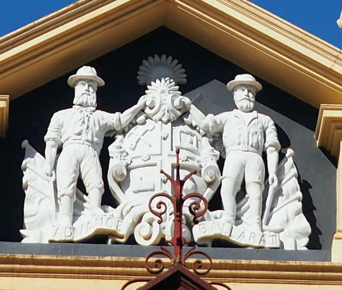 Old Colonists Club Crest